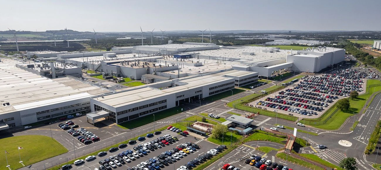 Three cheers for electrification as trio of UK-made Nissan models go 100% electric